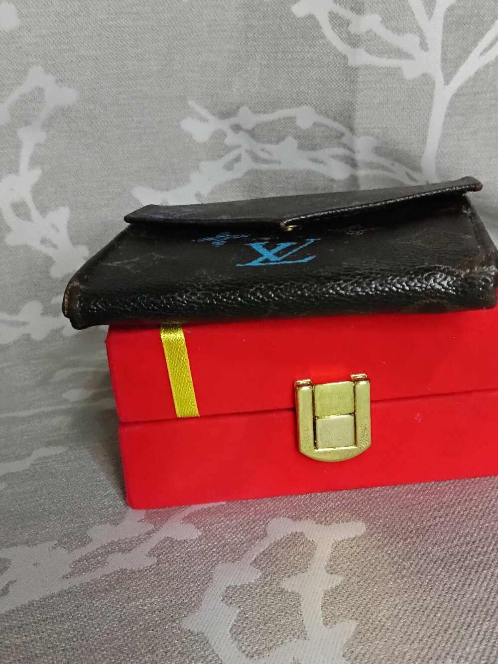 "Faded Glory" Custom Hand-Painted Authentic Vintage LV Elise Compact Wallet - Picture 10 of 12